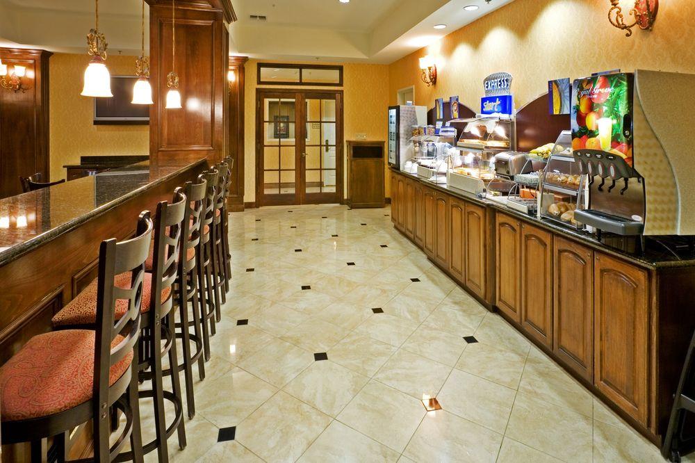 Clarion Pointe Sulphur Springs Exterior photo