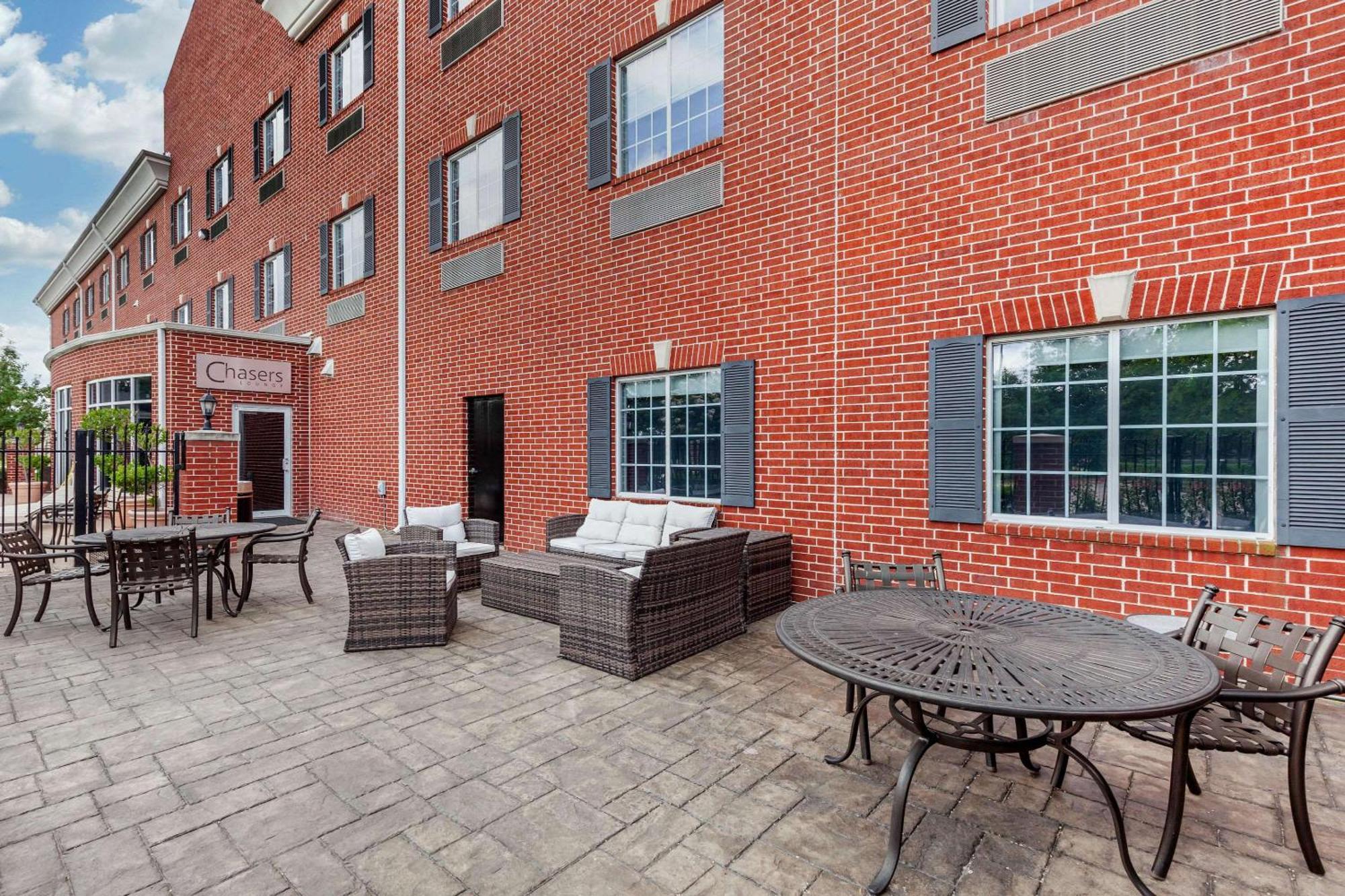 Clarion Pointe Sulphur Springs Exterior photo