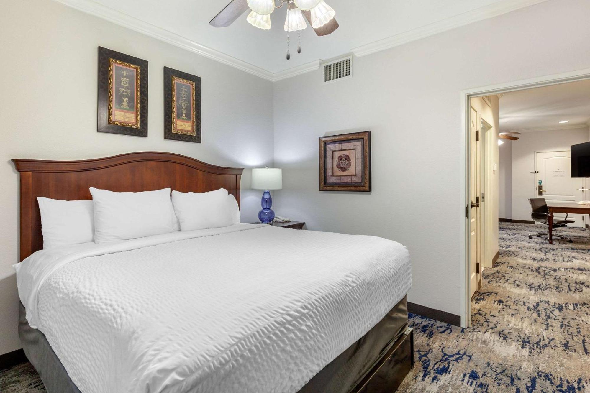 Clarion Pointe Sulphur Springs Exterior photo