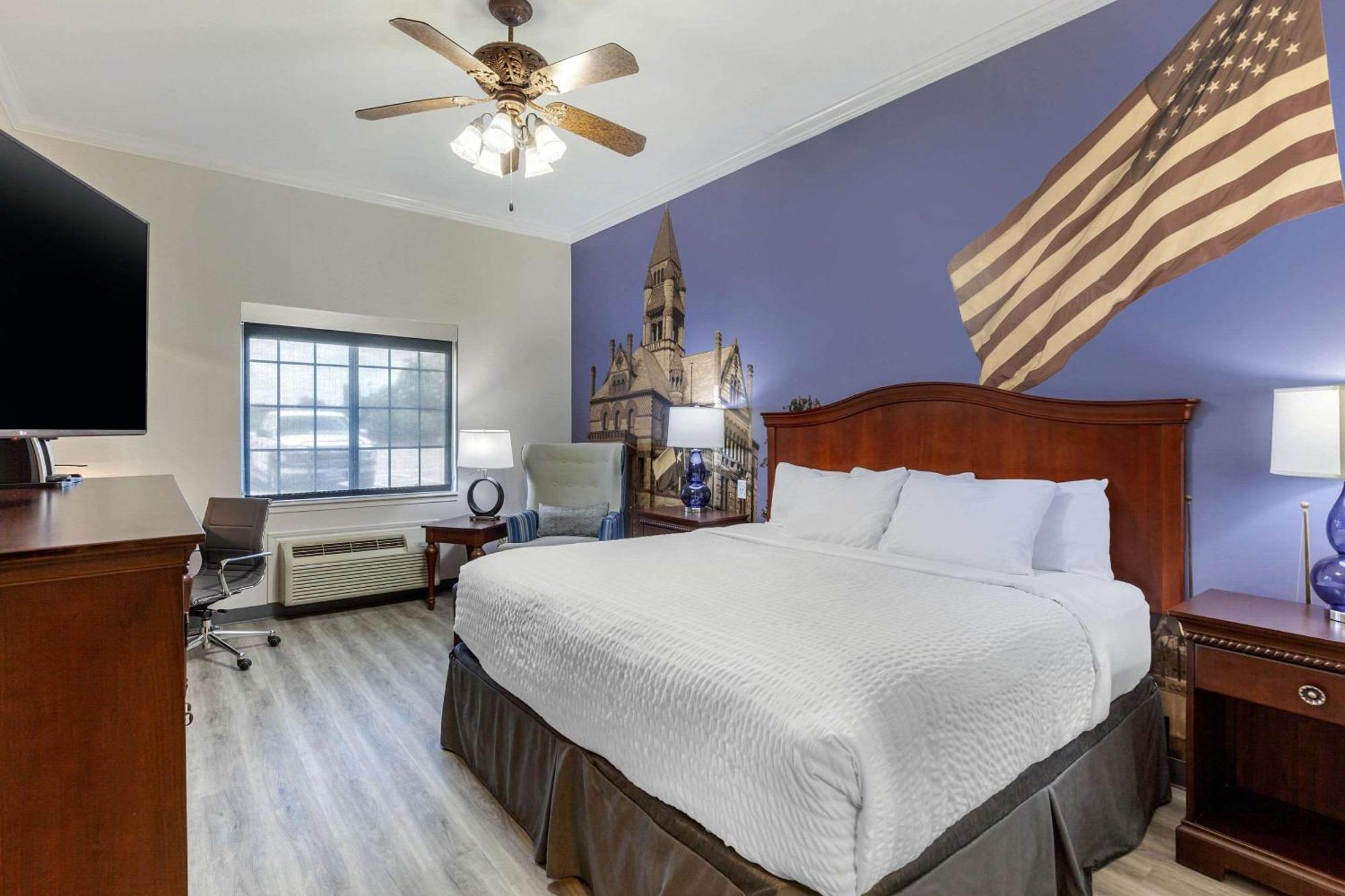 Clarion Pointe Sulphur Springs Exterior photo