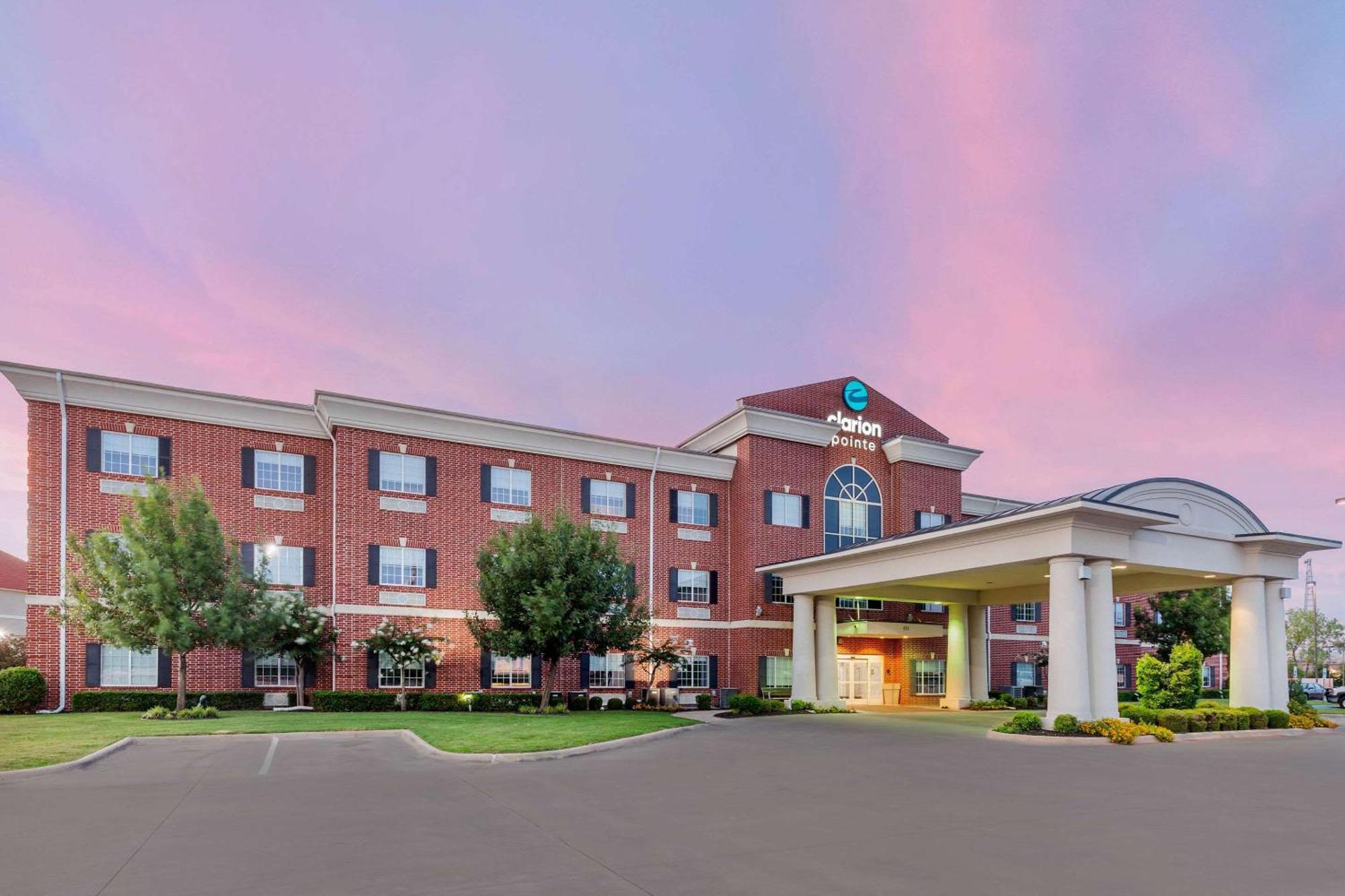 Clarion Pointe Sulphur Springs Exterior photo